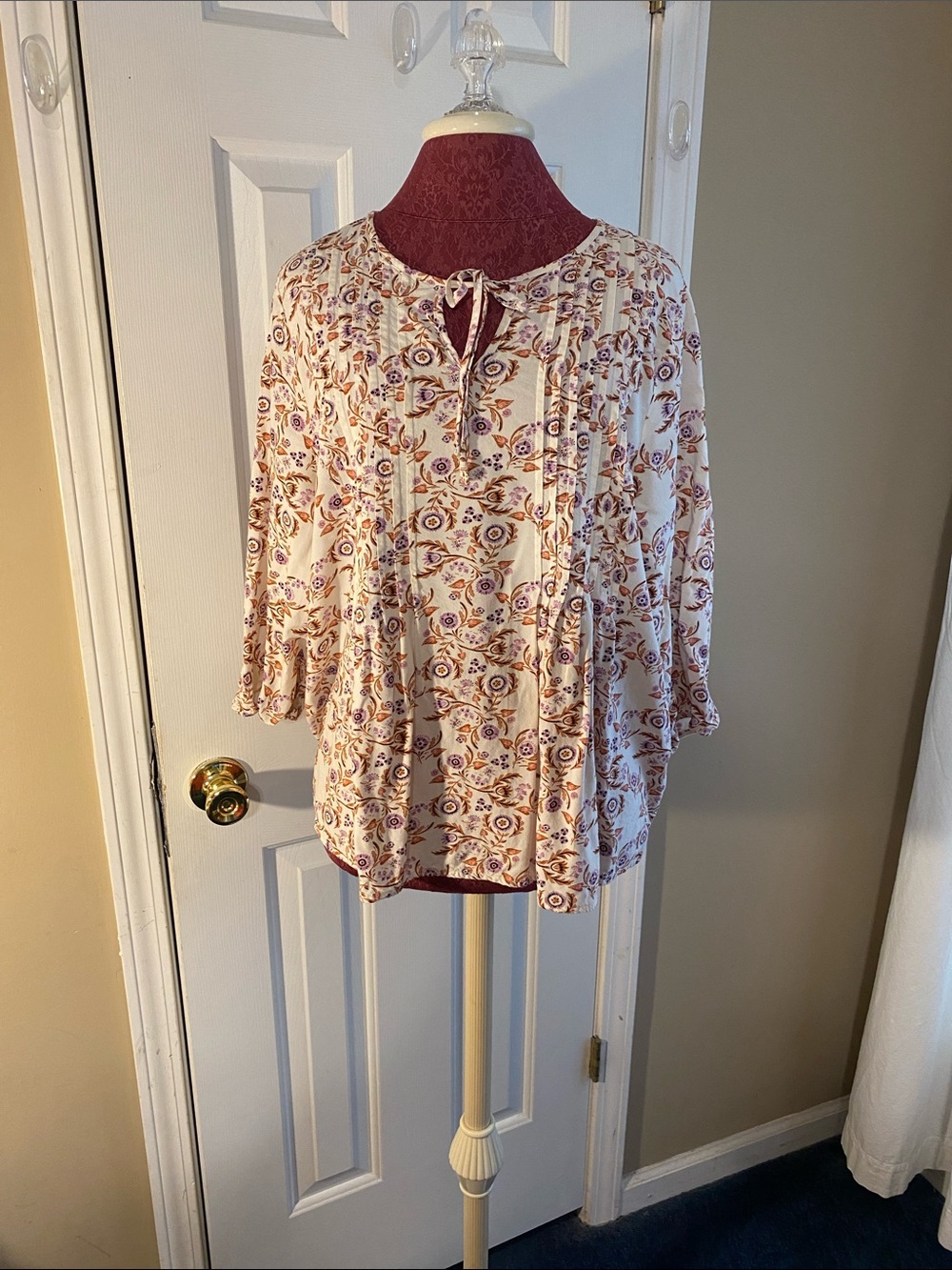 Croft & Barrow Boho Floral Tie-Neck XL Blouse in Cream with Lavender flowers
